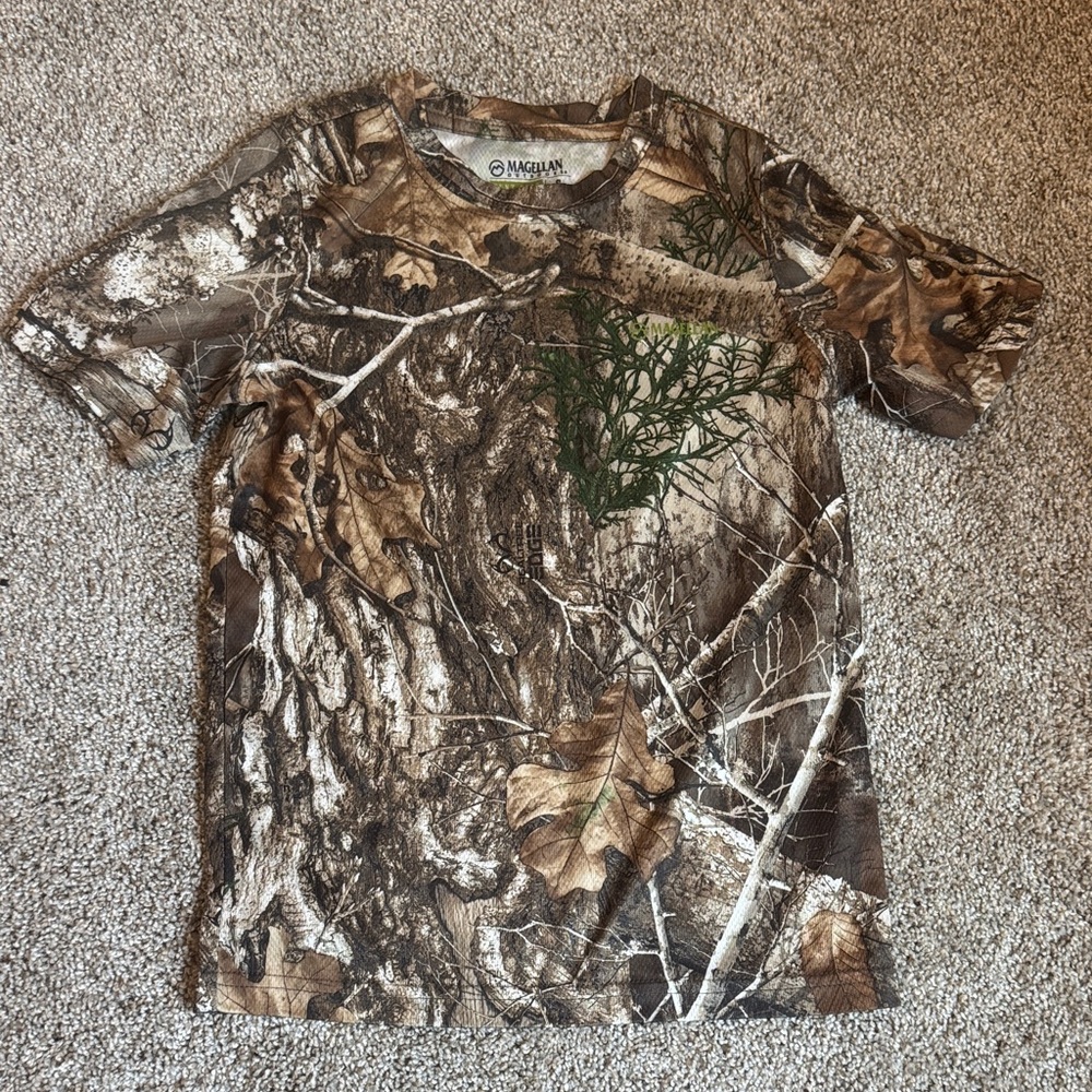 Magellan Outdoors Woodland Camo Short Sleeve Tee Boys Size S ⭐️